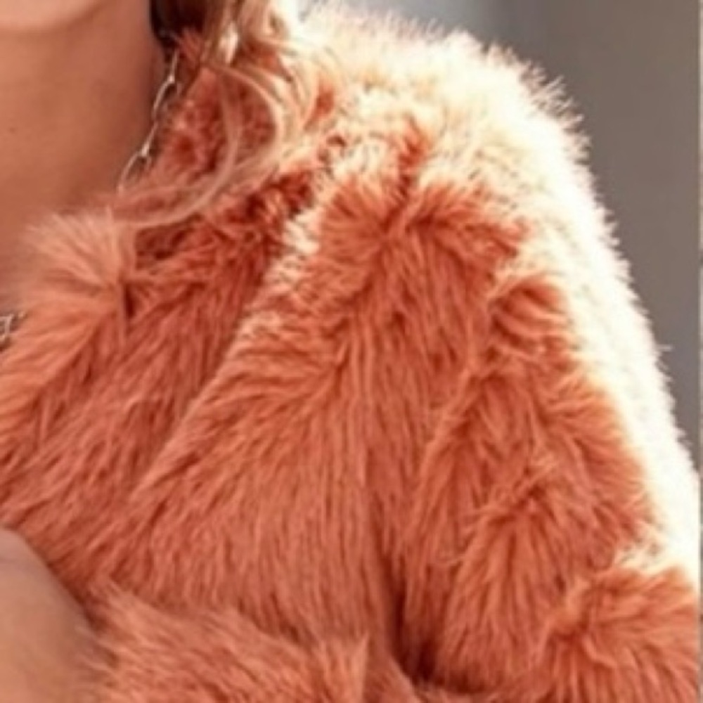 Women’s Cropped Faux Fur Jacket Coat with Side Pockets Plush Fluffy and Soft - Picture 4 of 6